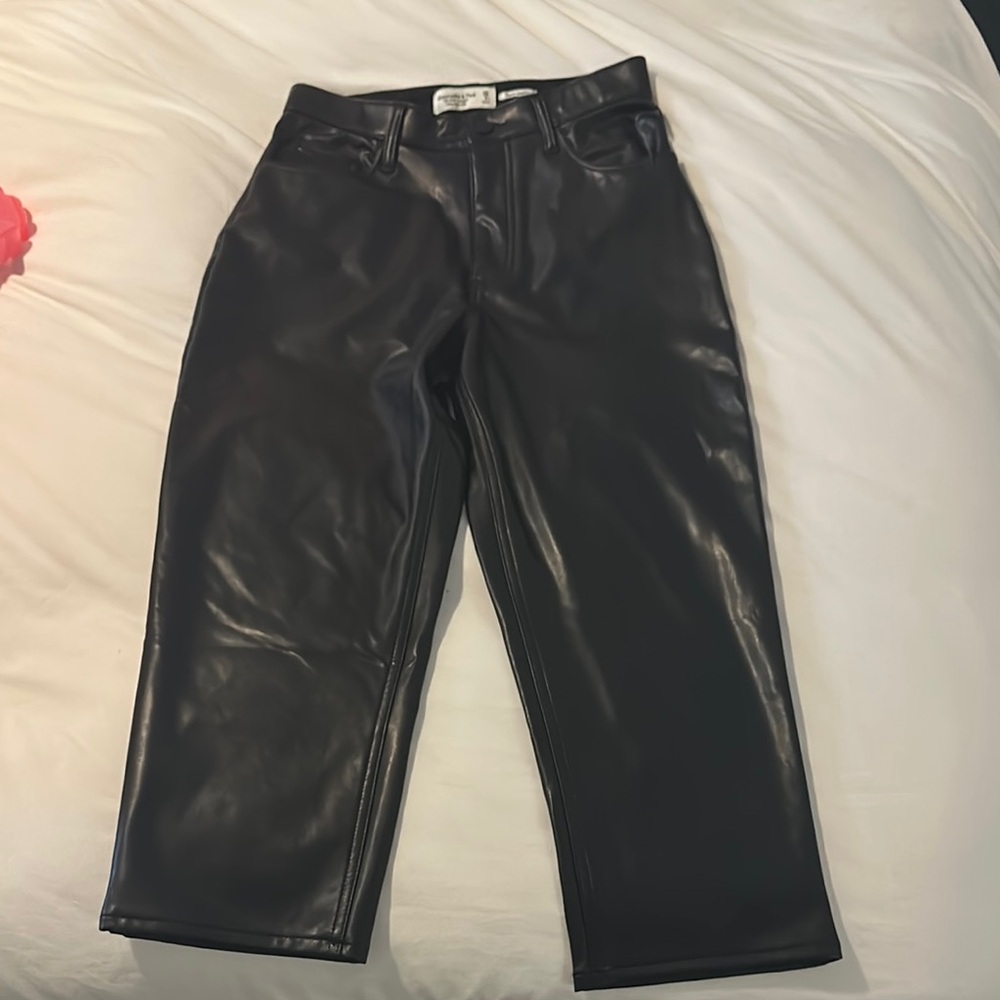 Abercrombie Ankle Straight Ultra High Rise Black Vegan Leather Pants in Size 6XS